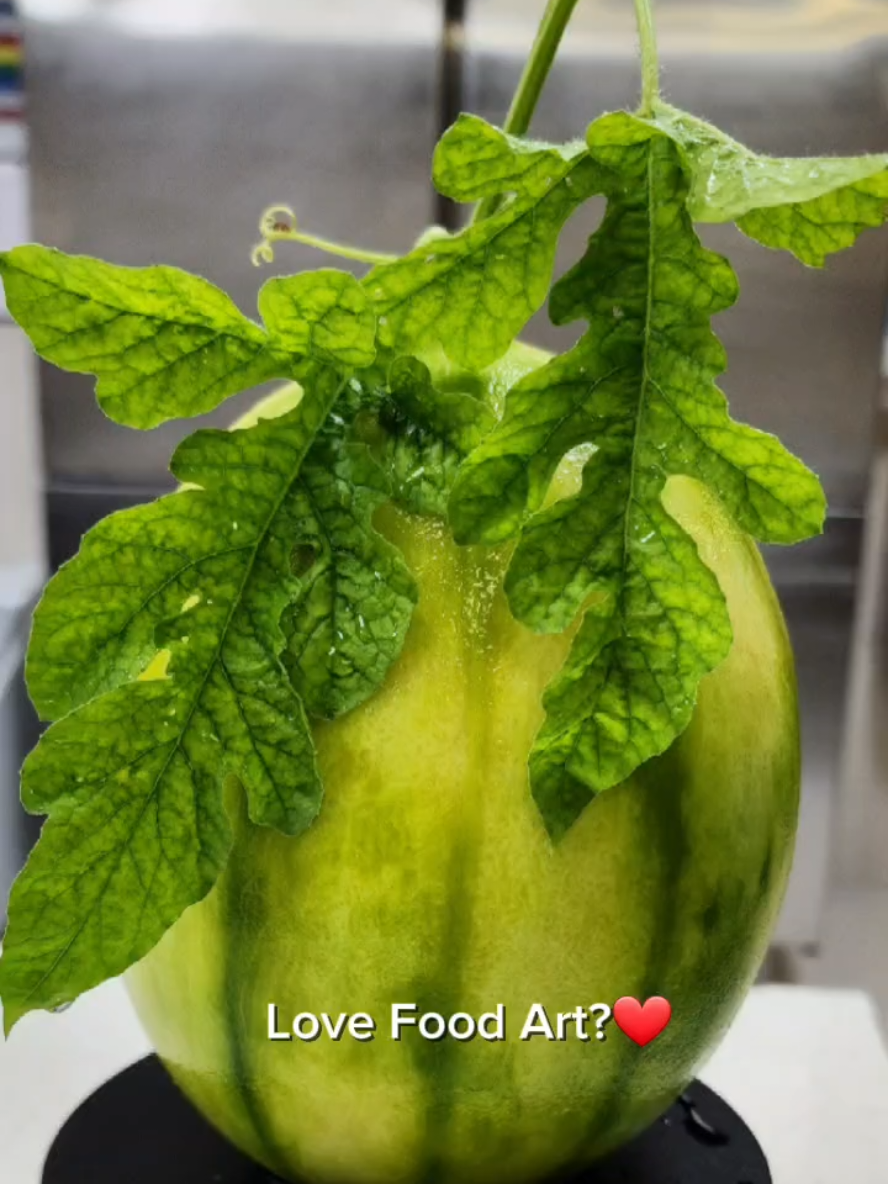 Amazing fruit cutting skills 🍈🔪 | So satisfying to watch!  #FoodArt #fruitcarving #fruitcutting #asmr #FoodArtist #fyp #knifeskills 