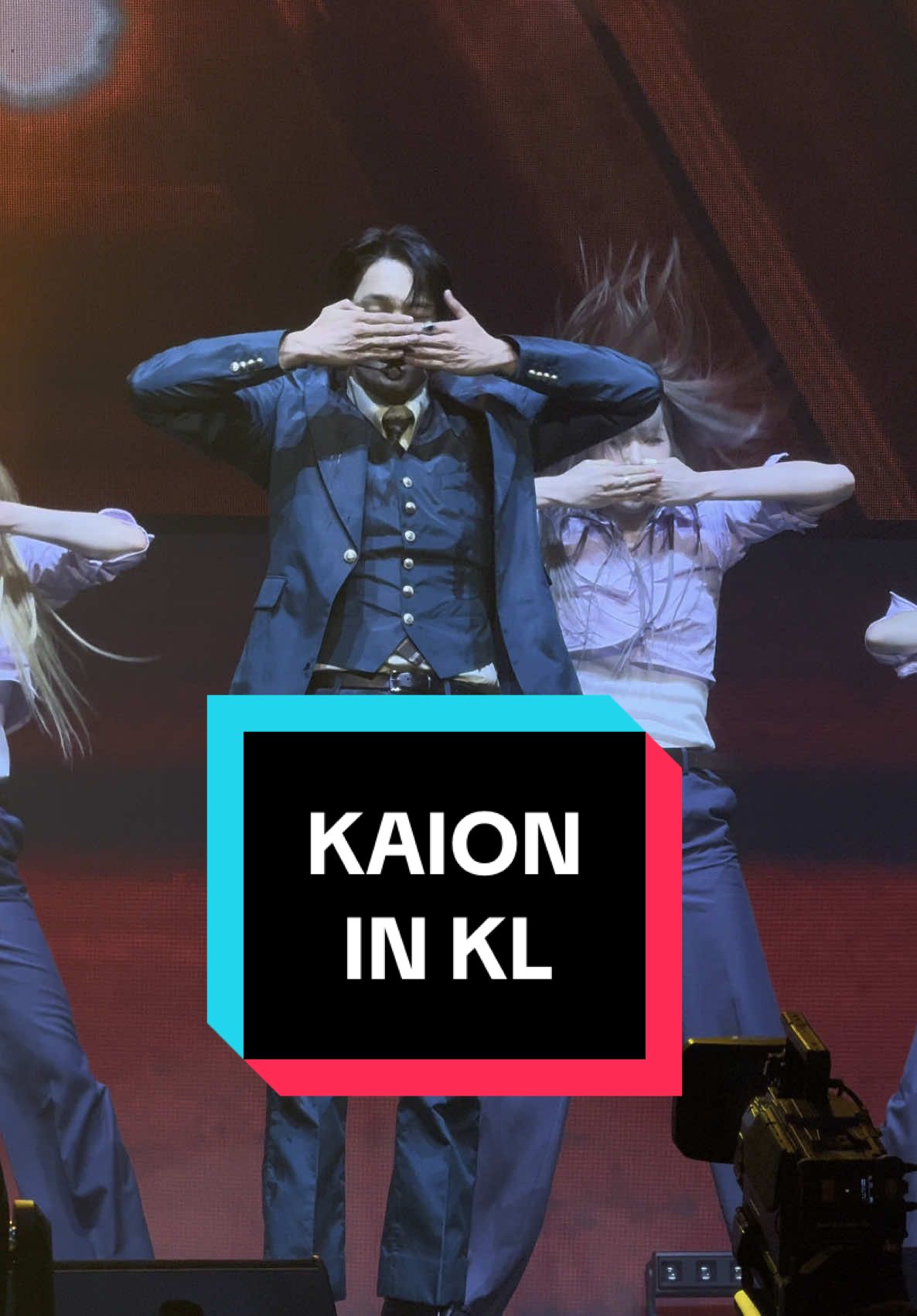 Bomba!!! (abg bomba) and peep bada lee at the back 😍😍❤️❤️ @EXO  #kaiexo #kimjongin #exo #exol #kaioninkl #kaioninkualalumpur #fyp #fypage 