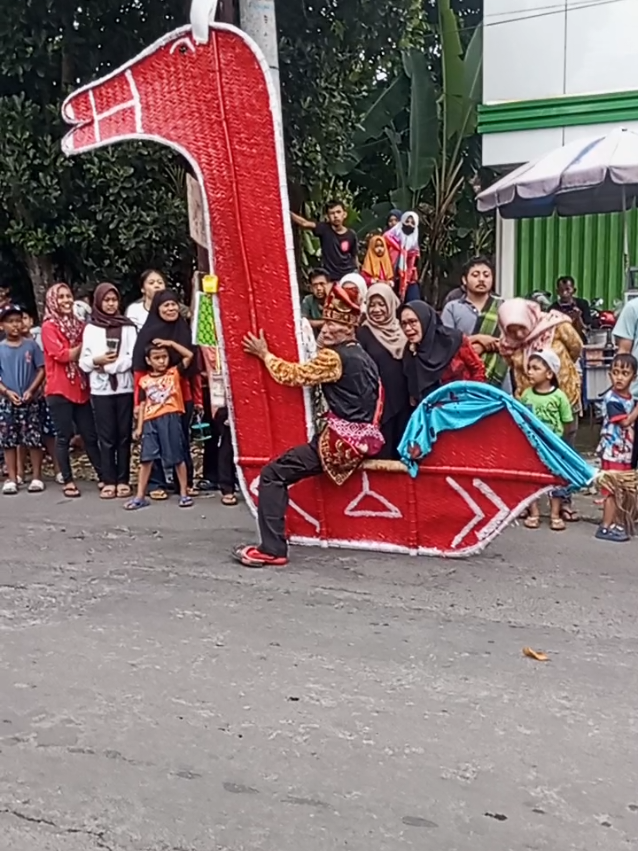 numpak jaran sek #kirab #kirabbudaya #jaranan #jathilan #bregodo  #gunungan #kesenian #budayajawa #kudalumping  #mbahbregas2025 #mbahbregasngino2025