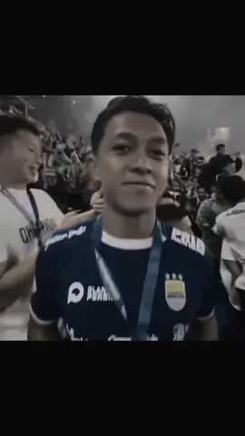 di saat pemain asing silih berganti, tetapi trio ini tetap abadi 🥹🥹@Beckham Putra  #henhenherdiana #febrihariyadi #beckhamputra #persib #bobotoh #xybca #fyp #champion 