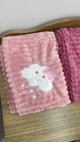 O carinho que seu bebê merece desde o primeiro soninho! 💤 Kit 2 peças com cobertor + naninha bordada 🧸✨ Anti-alérgico, super macio e unissex – conforto em dose dupla! 👶🏼👶🏽 Garanta o seu agora! Com preço acessível. O ID: AAN-ECE-EZS caso queira link só pedir nos comentários  Siga @_mimosmaternos para mais achadinhos para seu bebê e dicas de como gastando pouco comprando na Shopee! 😉✨ #bebefeliz #kitbebe #naninhafofa #enxovaldebebe #maedeprimeiraviagem #achadinhosonline