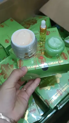 chất kem thoa đến đâu thấm đến đó nha các c ơi. nám, tàn nhang rinh ngay ạ #kemhoaviet #kemnamtannhang #bokemhoaviet #kemnamhoaviet #combochuyensauvictoryhoaviet #hmong #hmongtiktok 