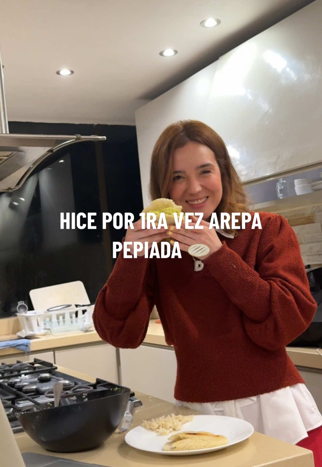 aprendo a hacer arepas pepiadas en una cita con mi mejor amiga (ig: danielaardilam)#venezolana #arepavenezolana #arepa #venezuela #mejoramiga #longdistance #date #dinnerdate 