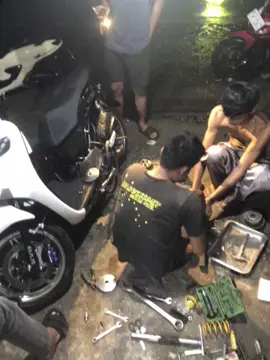 Malam minggu hujan lebat gak ngaruh lee 😅 #xyzbca #fyp #bengkelrumahan #fyppppppppppppppppppppppp #viral 