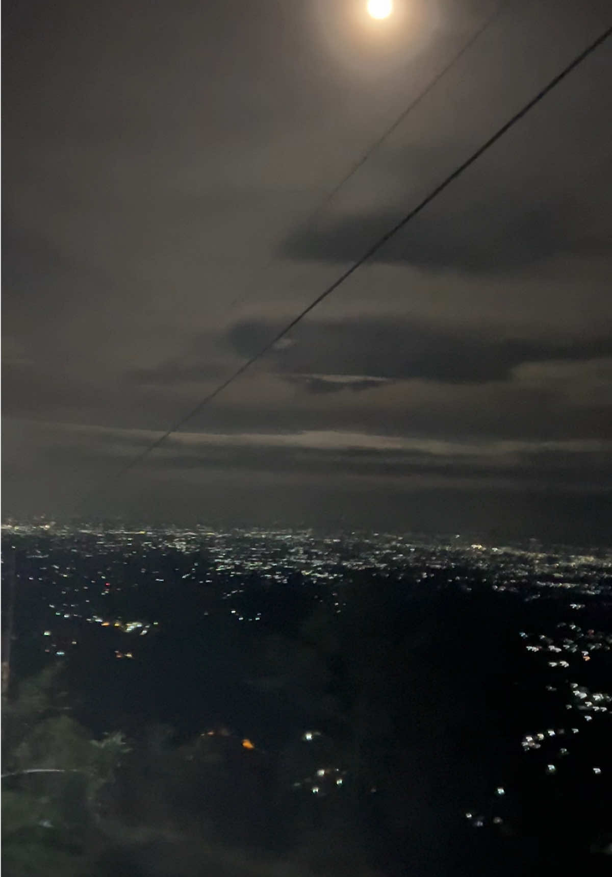 Bukan cuma jalannya yang menantang, tapi juga citylight-nya yang bikin hati tenang ✨ - perjalanan menuju basecamp lawu via cetho  #cetho #candicetho #lawuviacetho #citylights 