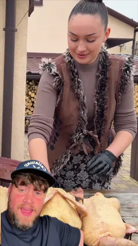 #duet THE WAY SHE TOUCHED THE CHICKEN IS CRAZY - @royalcookingvictoria - IG - richardsalesofficial #viral #xyzbca #FYP 