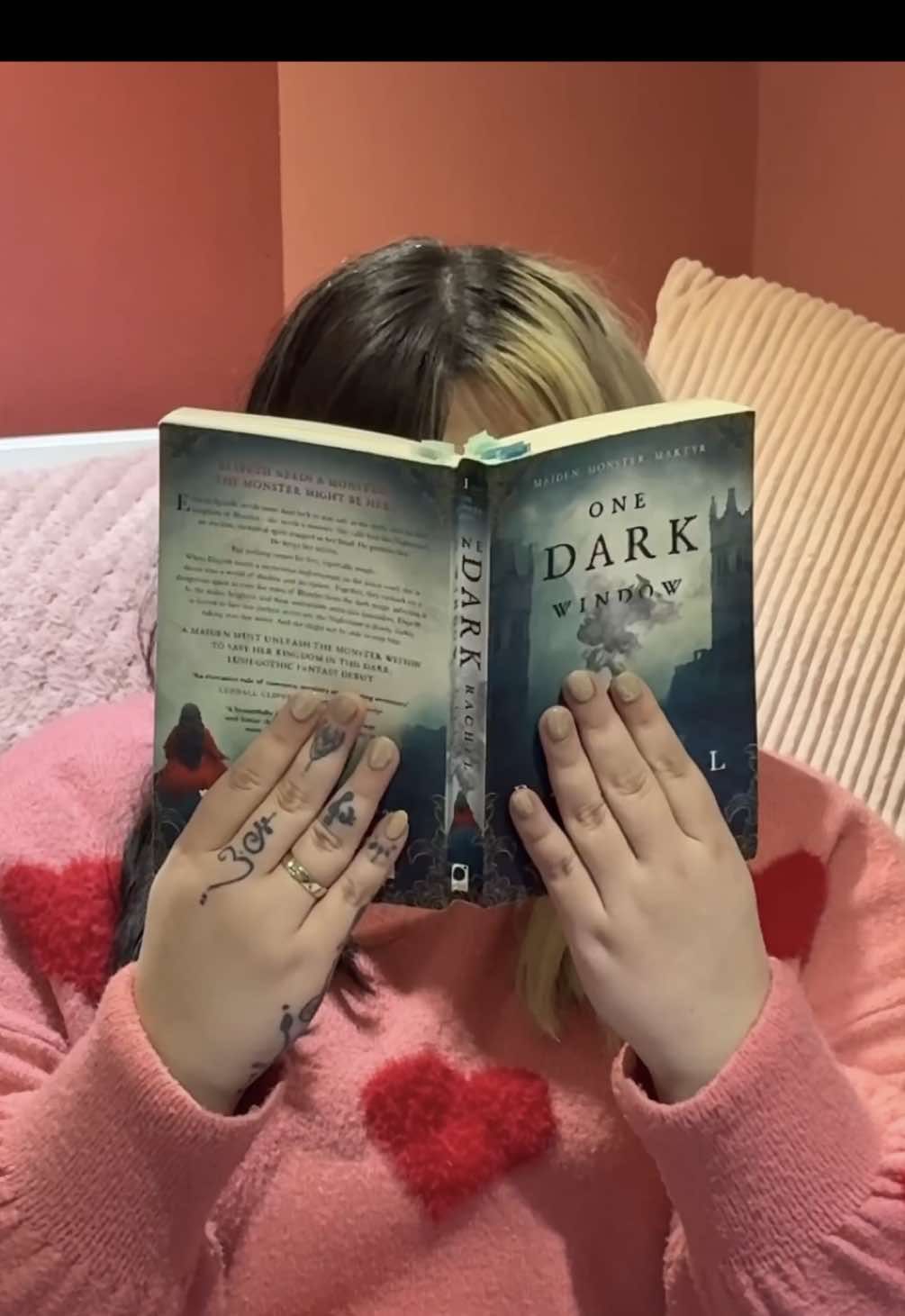 Pause and tell me what book you get 👀 IB: @book_lover  #BookTok #MoodReader #FavouriteBooks 