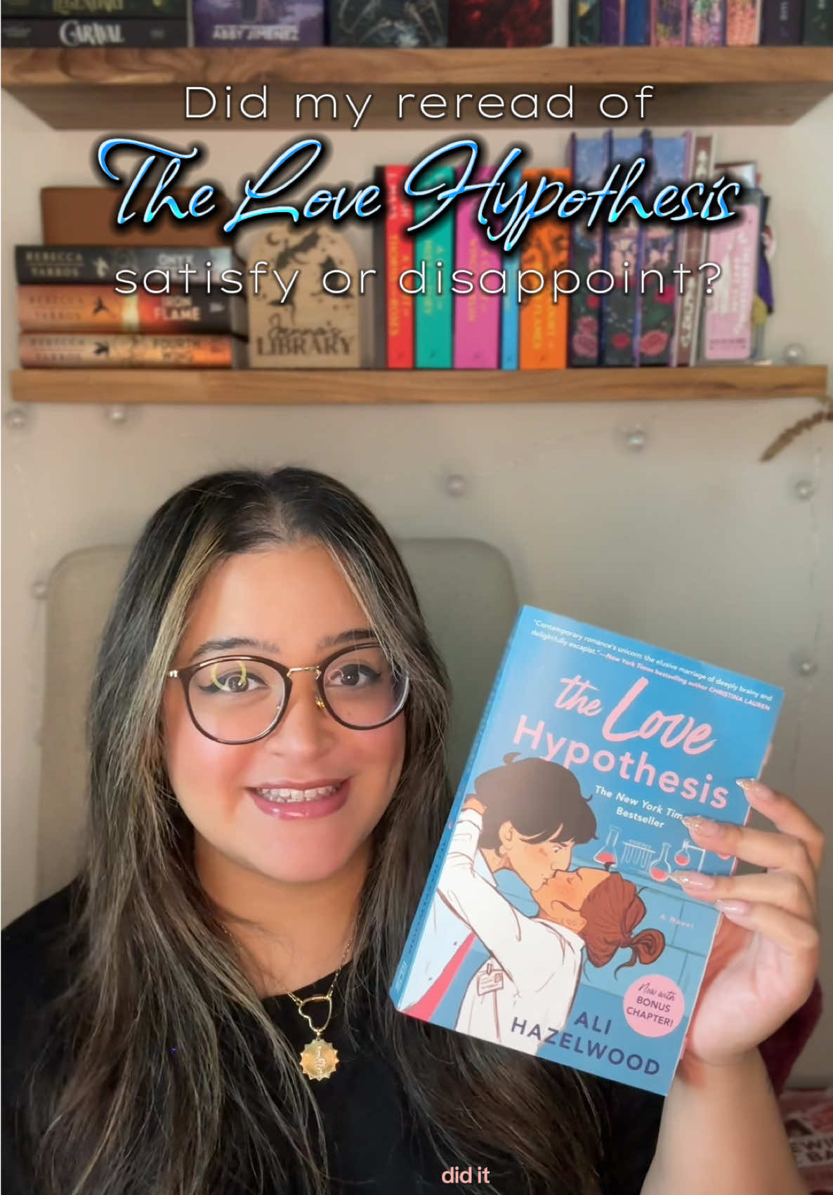 The Love Hypothesis will always be god tier for me 😭💕 @Ali Hazelwood Edges sprayed by @Bianca 📖🎧ྀི  #thelovehypothesis #alihazelwood #favoritebook #romancebooksoftiktok #bookcommunity 