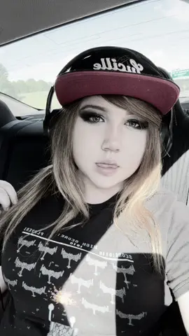 Hai guys this was me otw to PTV.. 🥹🙊#ichy #ichytour #ptv #piercetheveil #icanthearyou #icanthearyouworldtour2025 