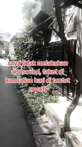 memangkas resiko yang tidak perlu, kurangi pihak - pihak yg mungkin merepotkan di kemudian hari, mungkin seminggu lagi vt viral tembus jutaan view dan menghasilkan rupiah banyak, jika ada sound lagu takut di tuntut royalti. #groupband, #penyanyi yang skrg terkenal dan kaya raya,yang usia nya sdh ga muda, mungkin mereka ingat salah satu pihak yang ikut menaikan value mereka adalah mas mas penjual #CD #bajakan, tapi mereka ga tahu gimana membalas kebaikan mas mas itu, sehingga bisa jadi itu kan tercatat hutang Budi mereka, karena mereka juga lupa dan tak tahu cara menilai kontribusi hebat itu #musisi #penyanyidangdut #penyanyi #royalti #viral