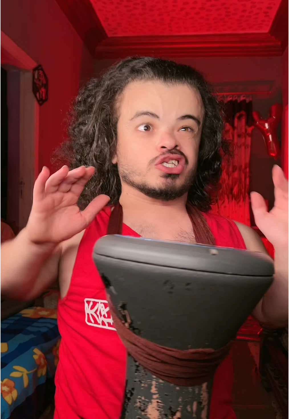 ربع ابيض نص احمر 😂😂😂