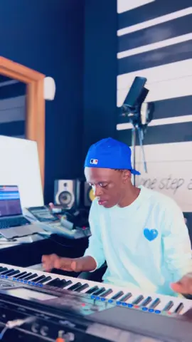 TOMBÉ On ur SPEAKERS!!!😁🔥😍 @Eleéeh 