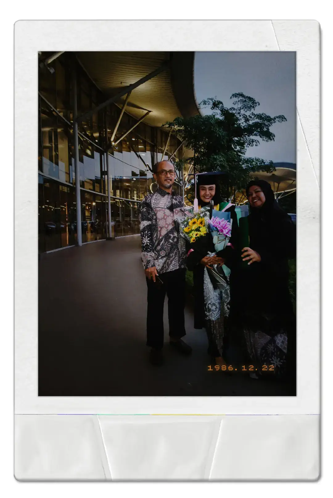 akhirnya bisa pakai toga walopun kuliah 8tahun, mbabku keren&sabar banget💓🫂🫶🏻