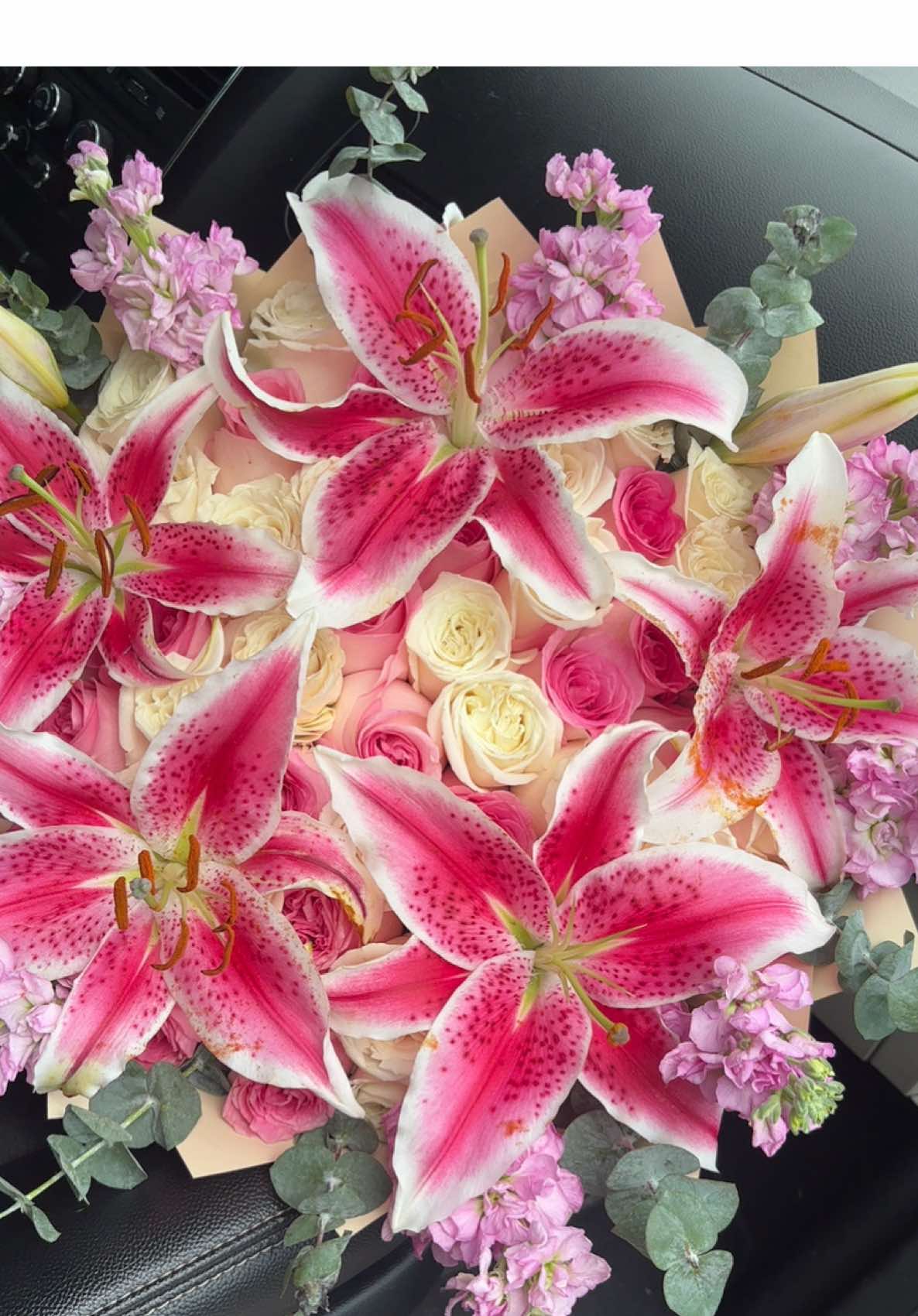 Stargazer lilies>>😍🌺💐 •intsa~flores_delicacys • •#lilie #lily #lilybouquet #hibiscus #ramobuchon #forher #stargazer #fyp #htx 