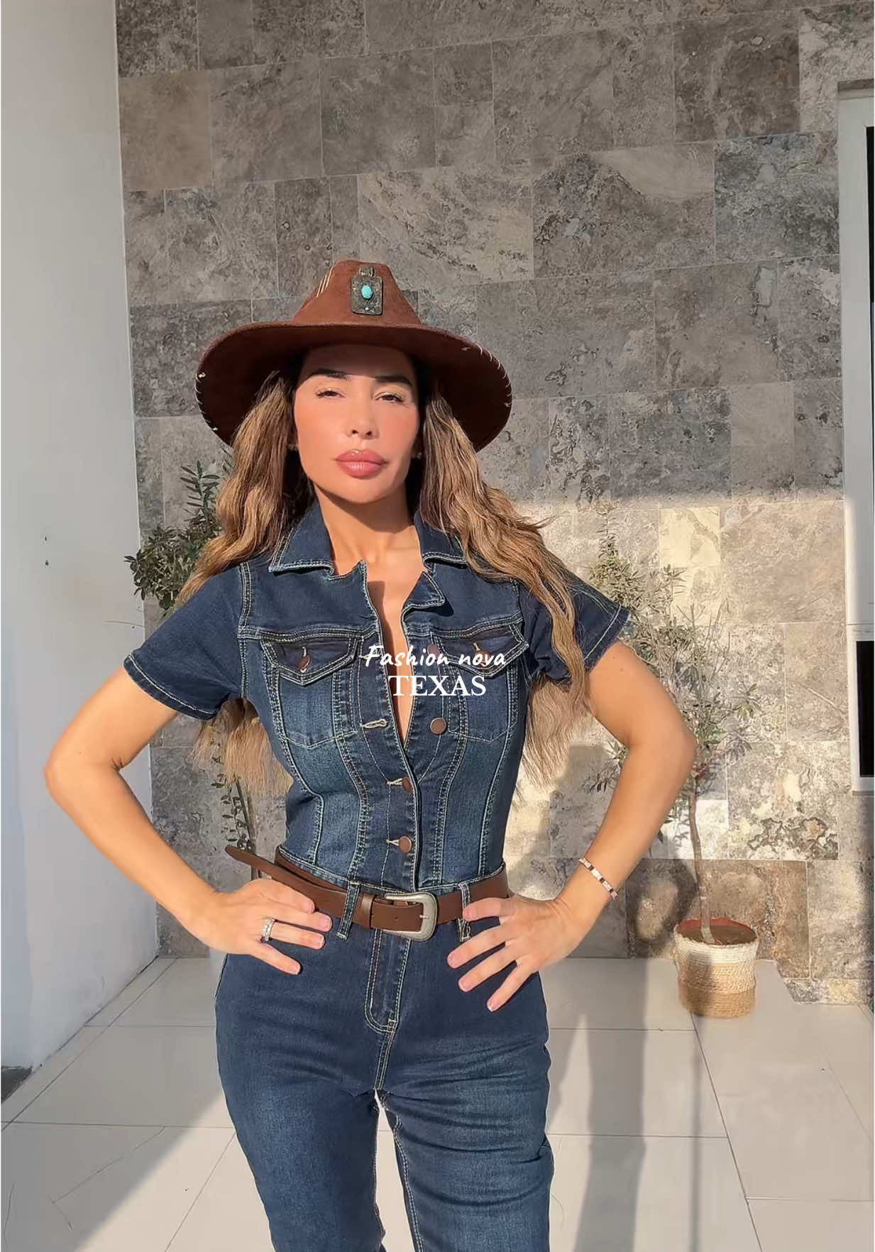 Parce que dans ma tête je crois que je suis au textas 🤎  🔎 outfits all from @Fashion Nova  #pourtoi #pourtoii #dubaicontentcreator #dubaiinfluencer #fashion #texasgirl #cowboy #dubai  Collaboration commerciale 