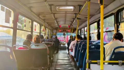Un efímero momento en el transporte público. #fyp #cinematic #aesthetic #lima 