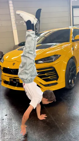 Lamborghini Urus vs Crazyjusti #workout #fypageシ #amazing #calisthenics #стойканаруках #Love #ходьбанаруках #handstand #turner #supercars