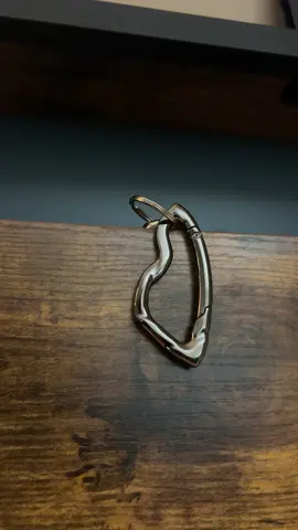 So tuff #tiktokshopfinds #tiktokshop #ttshop #carabiner #fashion #accessory 