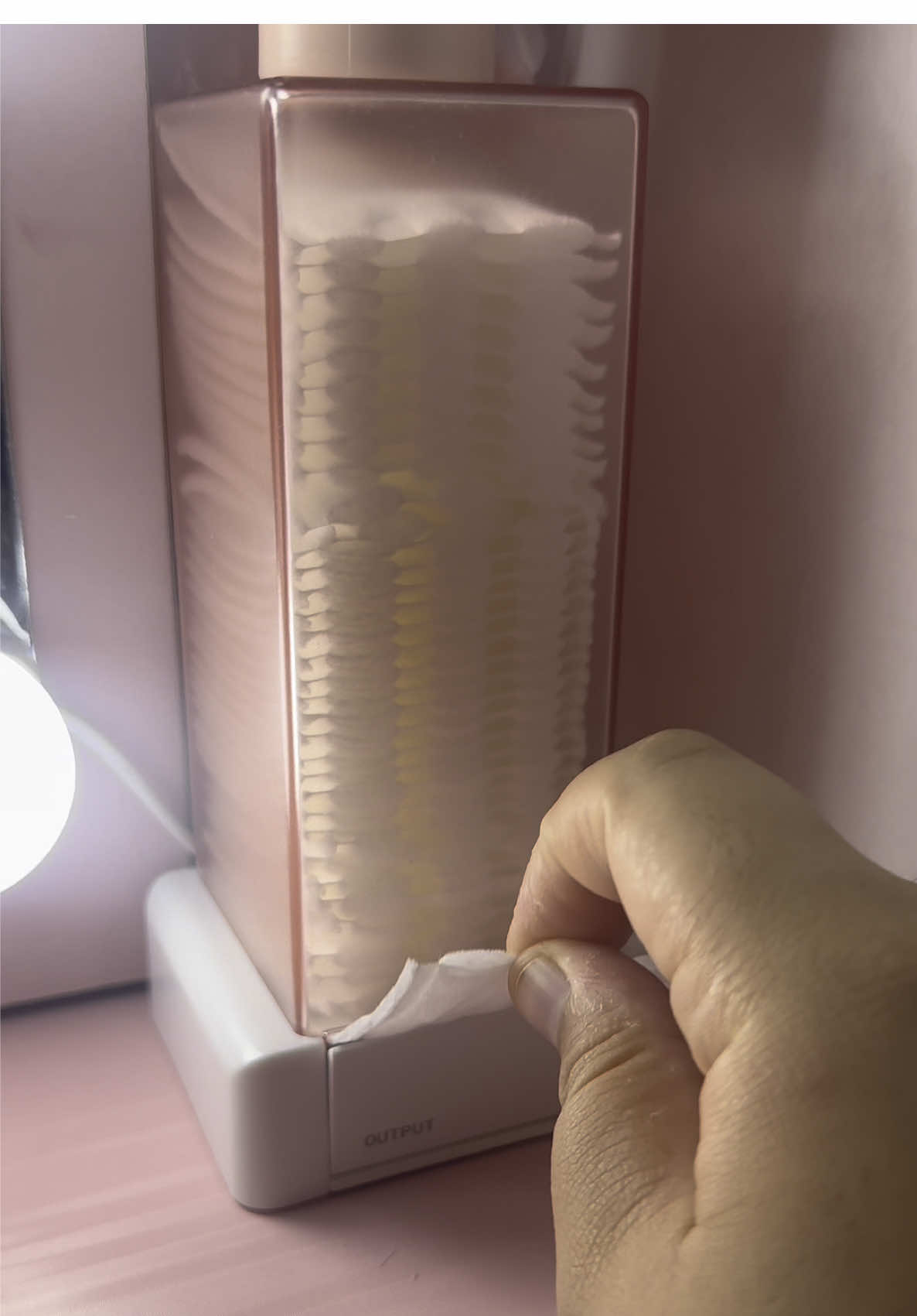 Mimaaaaa!! kahit di mo kailangan mo tong automatic cotton pad dispenser na to!! Kahit di ka magcocotton pads mapapagamit ka ng di oras hahahahaha