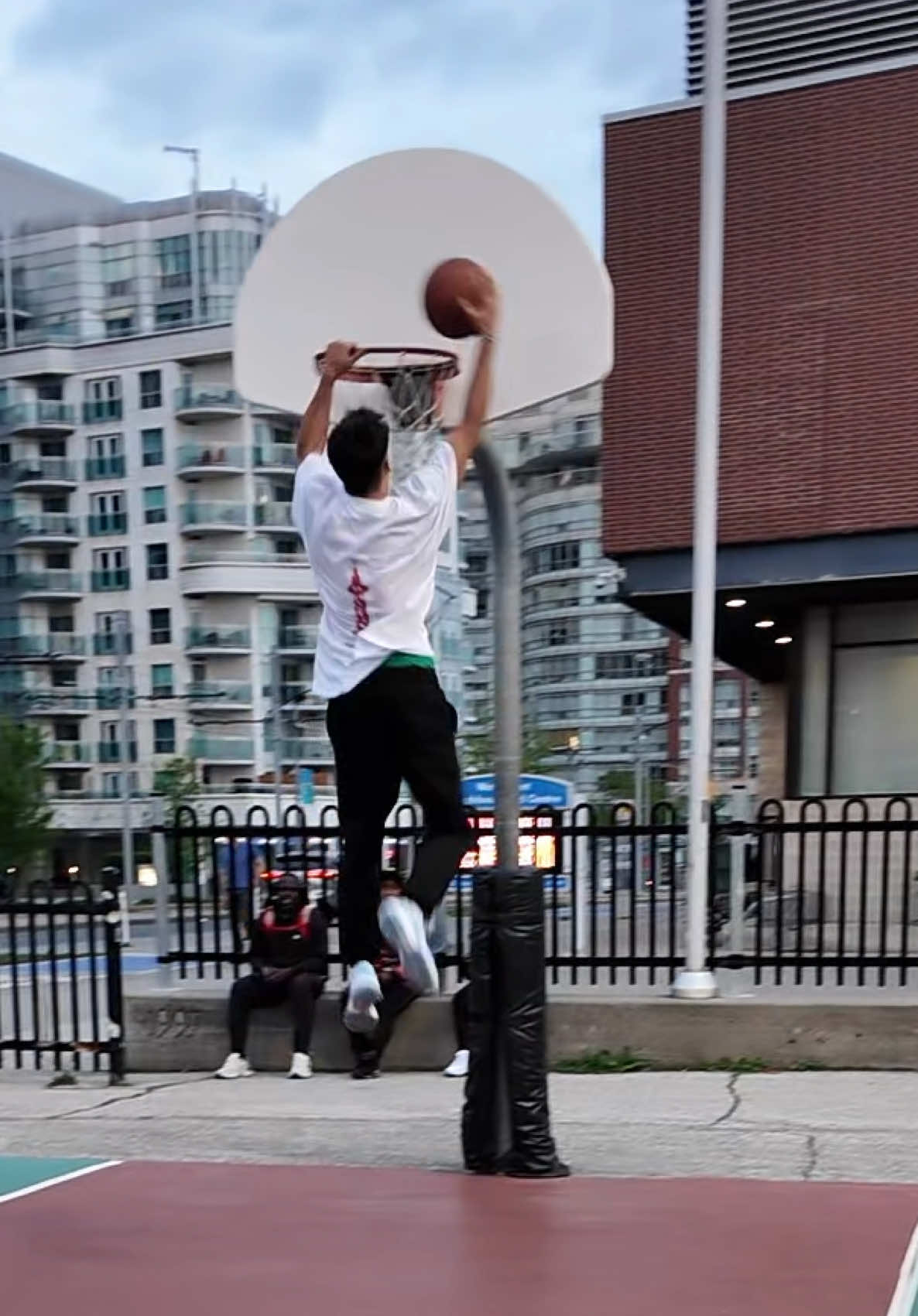 First 1v1 in Toronto 🇨🇦 had me wilding😂 EASY W’s THO! #basketball #streetball #mattkiatipis 
