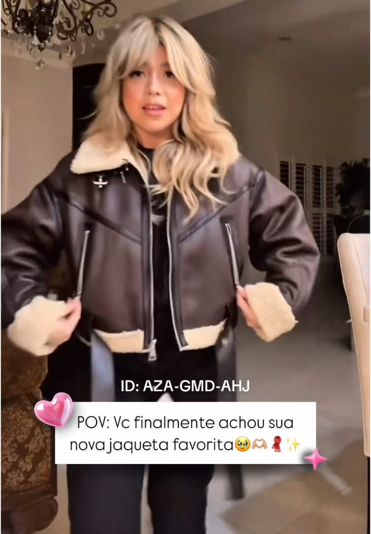GURIASSS, olha essa jaqueta que é A CARA do inverno europeu 😍🔥 Toda forradinha por dentro, esse detalhe peluciado que é TU-DO e ainda veste super bem! Imagina os looks estilosos que tu vai montar com ela? 🧥✨ Tá com desconto, frete grátis e parcelamento maraaa! 💸 ⚠️ Mas corre porque acaba rapidinho! 👉 Clica no link da bio ou procura pelo ID que tá no vídeo! E marca tua amiga que PRECISA ver esse achadinho 🛍️💕 #promodasgurias #jaquetazara #jaquetastyle #modafeminina #lookdeinverno #invernofashion #dicadaguria #fashiontiktok #fyyyyyp 