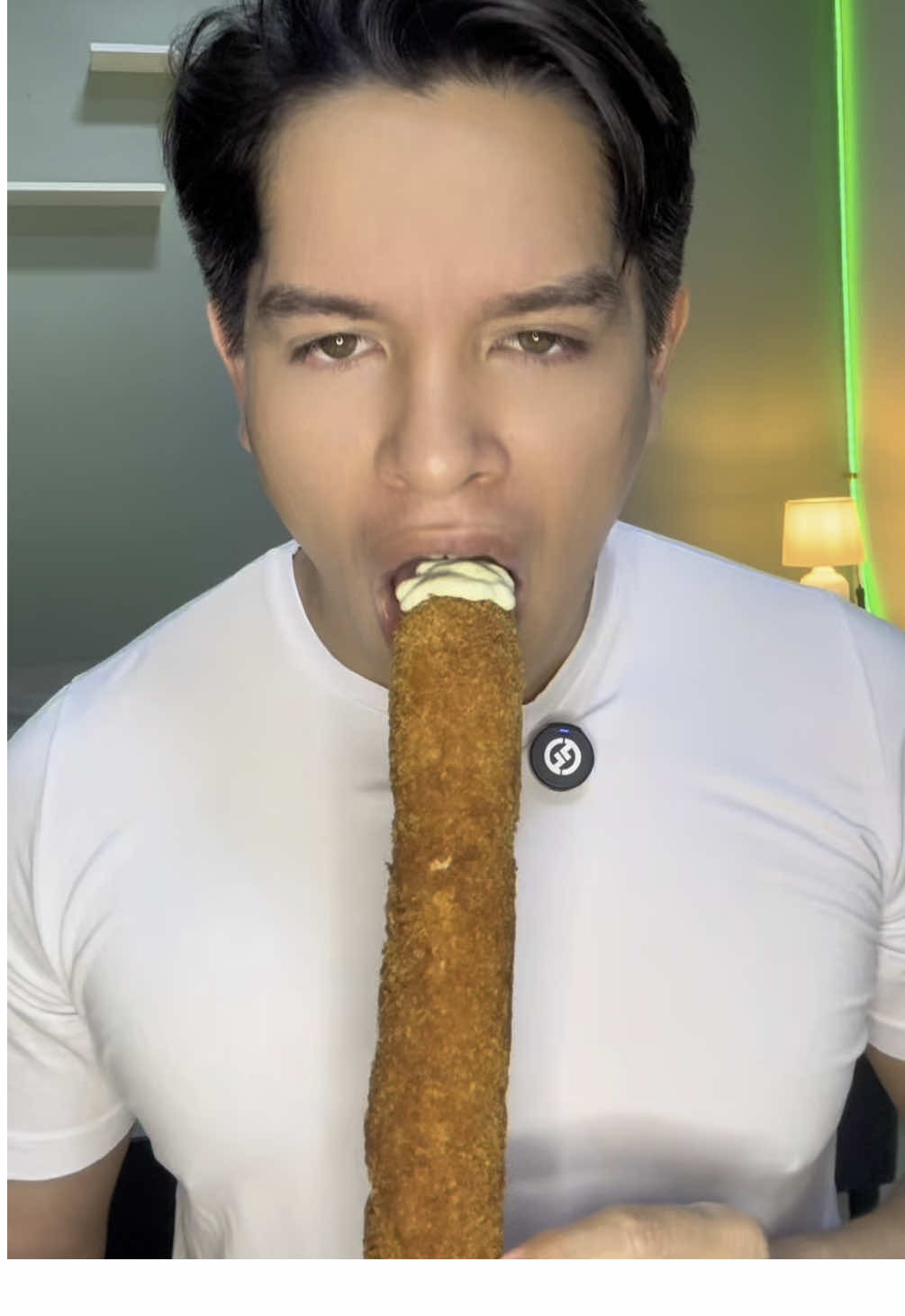 Conhece alguém  que ama enroladinho de salsicha ? #mukbang #provandosalgados #dandonotas #avaliandocomidas #avaliando #mukbangeatingshow #enroladinhodesalsicha 