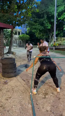 El balon de los pica piedras #shorts #funnycat #humor #virals #bromas #viraltiktok #funny #parati #viralpage #mundo 