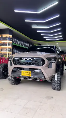 🚘💥 ¡Poder, estilo y agarre total! Tu 4x4 merece lo mejor, y lo encuentras aquí 🔥 🔧 Especialistas en llantas off-road y alto rendimiento. 📍Visítanos y transforma tu vehículo como esta Toyota tacoma  #Llantas4x4 #OffRoad #ToyotaTacoma #PoderEnLasRuedas #TransformaTuRuta @Bts Bocelautos @TikTok 