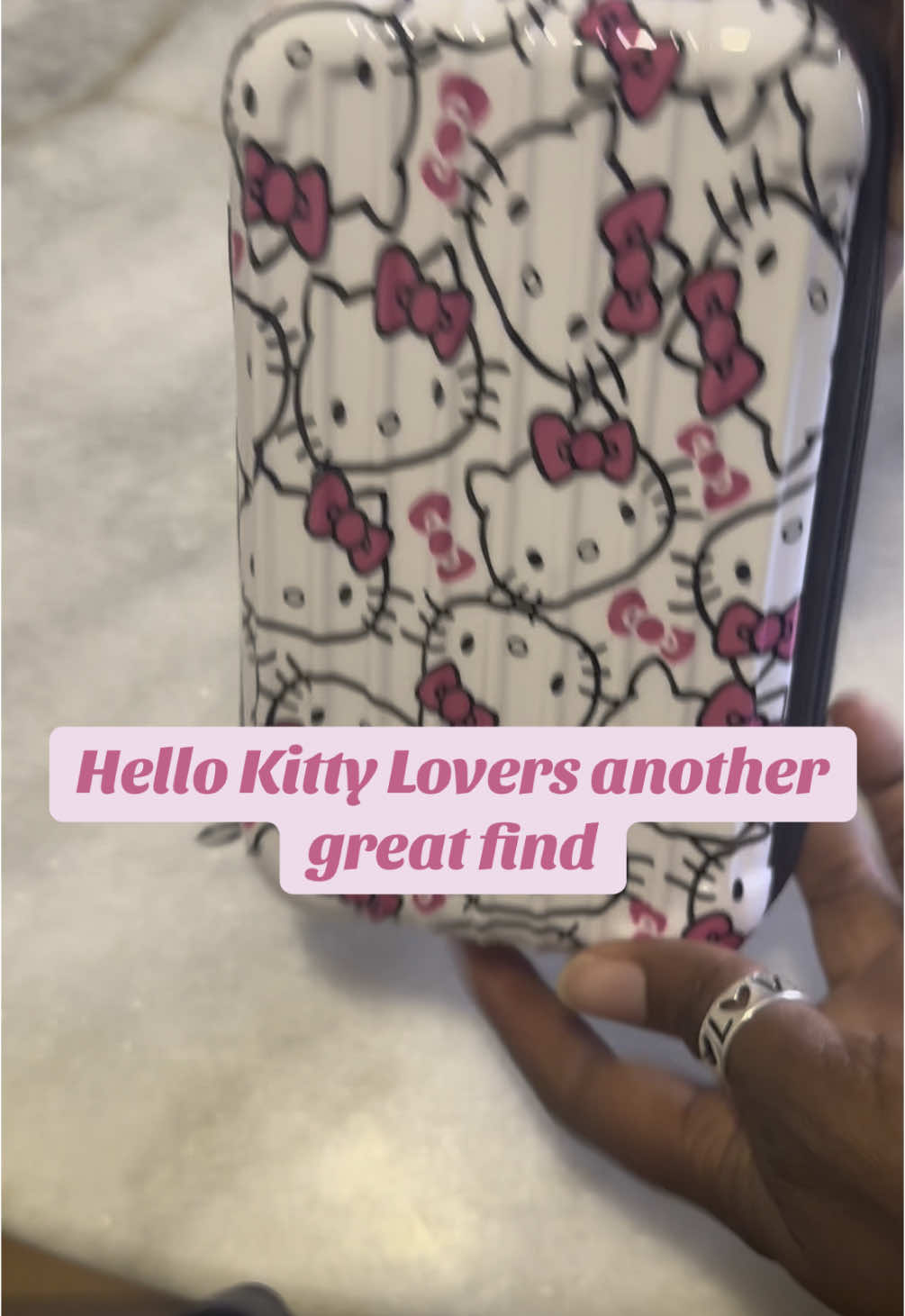Hello Kitty girlies another TikTok shop item to add to your collection! #hellokitty #shoppinghaul #shopping #tiktokshop #buynow #travelkit #travelitems #pink #girls #girlsgirl #foryouu #fypシ゚viral #fy #foryoupagee #forher #minibags 