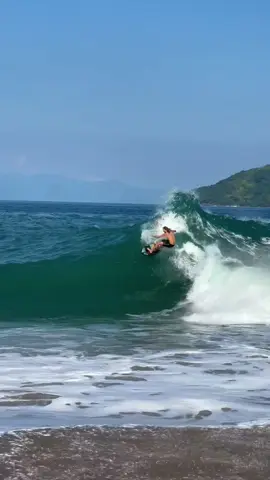 How to cross the beach with many waves