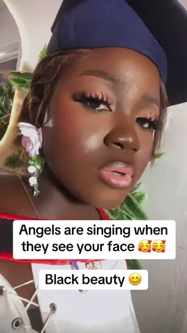 Feeling myself 😂😂🥰🥰#fyp #graduation #grad2025 #sweetchallenge #goviral #creatorsearchinsight #trendingvideo 