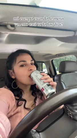 Mi cuerpo: por favor, agua 🤪 #celcius #energydrinks #caffeineaddiction #fyp #parati #tiktoklatino #bailando #cafeina #celsiuslivefit #funny #energia