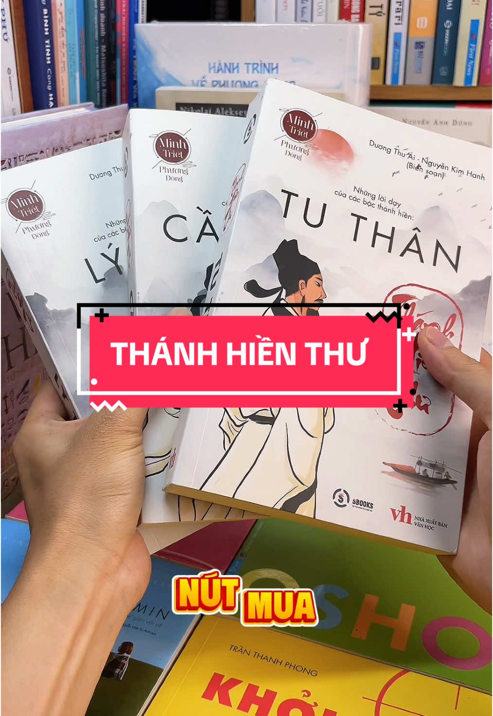 Thánh Hiền Thư – Bộ 3 Bí Kíp Gối Đầu Giường Của Người Muốn Thành Công, Giàu Có Và Được Kính Nể! Bộ sách Thánh Hiền Thư gồm 3 cuốn: Tu Thân – Cầu Học – Lý Tài, là tinh hoa trí tuệ Đông phương đúc kết hàng ngàn năm, dành cho người hiện đại khao khát rèn tâm – luyện trí – quản tài như bậc quân tử. 	•	Tu Thân: Học cách sống chuẩn mực, làm chủ cảm xúc, vững vàng trước sóng gió cuộc đời. 	•	Cầu Học: Khơi nguồn ham học, biết học đúng thứ, học từ ai, để càng học càng gần thành tựu. 	•	Lý Tài: Quản lý tài chính, biết làm giàu, giữ của, tiêu đúng lúc – theo đúng tinh thần “phú quý mà không kiêu”. Nếu bạn muốn xây nền móng vững chắc cho sự nghiệp và cuộc sống thành đạt – thì đây chính là bộ sách bạn không thể bỏ qua! Sở hữu ngay bộ sách Thánh Hiền Thư – để sống khôn ngoan như cổ nhân, và thành công giữa thời nay!#tiemsachbinhyen #BookTok #sachhay #sách #reading #thanhhienthu 