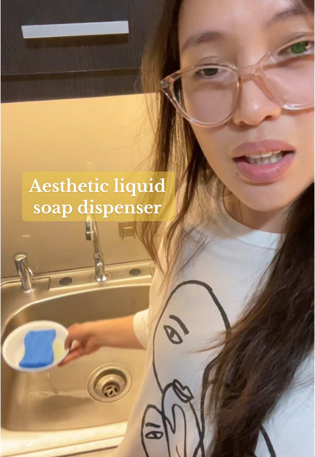 Kitchen liquid soap dispenser na no need for frequent refilling  #liquiddispenser #kitchentool #kitchensink #liquidsoap #kitchenhack #liquidsoapdispenser 