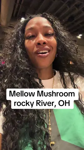 Love their pizza, garlic bread, Cloud9 wings, AND the bar! #cleveland #pizza #mellowmushroom 