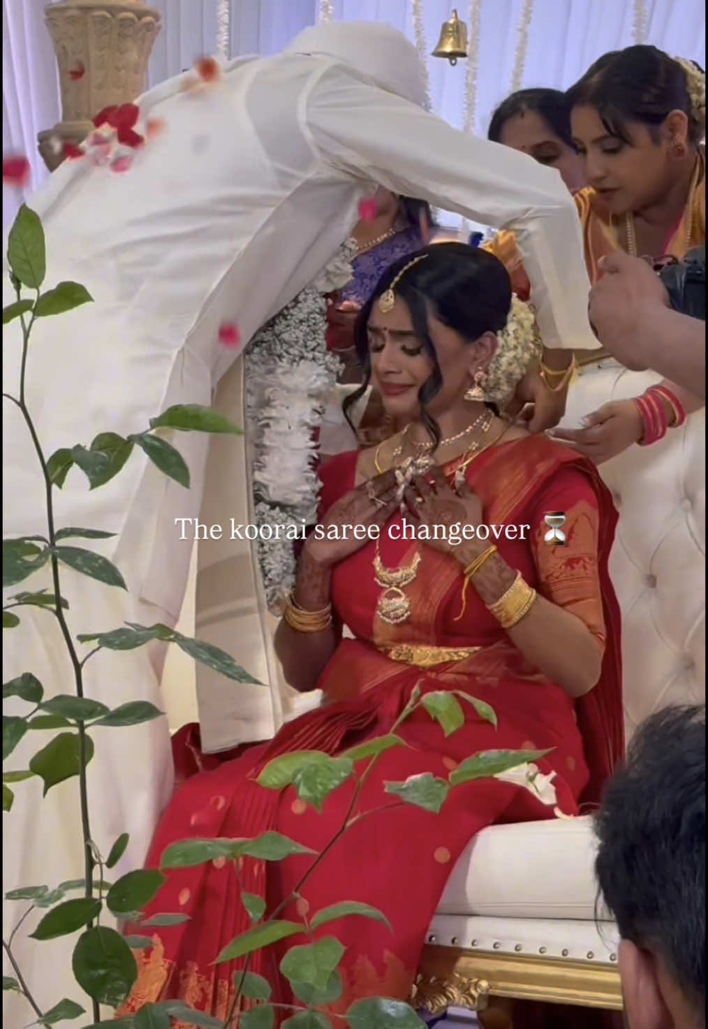 The koorai saree pit stop! ⏳😅 #tamilwedding #fyp #hinduwedding #bride #bridesmaids #groom #kooraisaree #kooraichangeover #saree #manavaraisaree #foryoupage #storiesbyasha