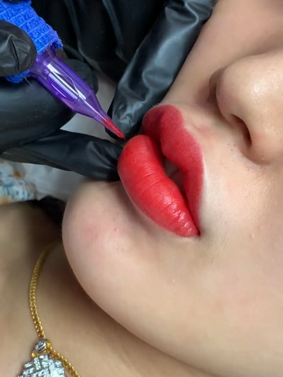 LIP TATTOO 💋 100 AED 🔥🔥 #lip #liptatto #beautysalon #alrigga #deiradubai #Dubai #Beauty 