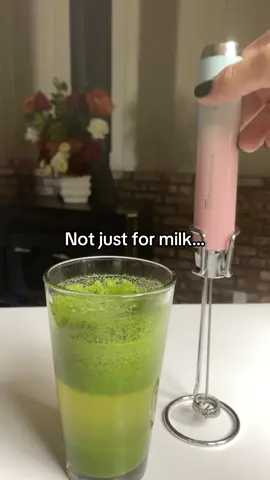 Spoons? Shakers? Nah. This frother handles everything from green juice to matcha to eggs. Total game changer. #frother#kitchenmusthaves#productsthatwork#greenjuice#tiktokshopmemorialday  