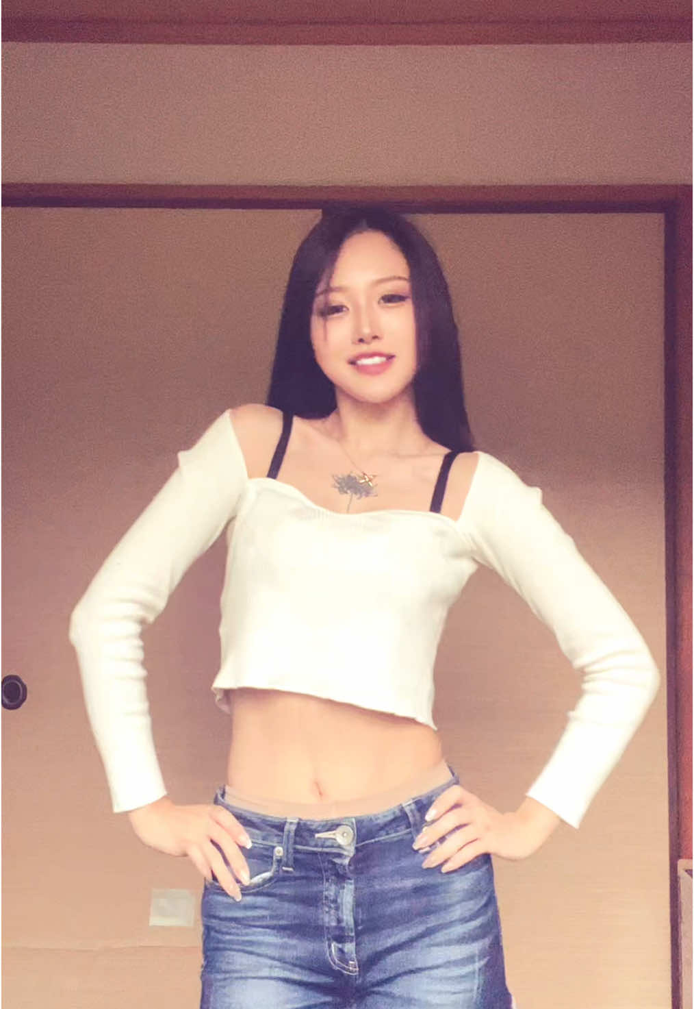 私と付き合ったらみんな狂う😌 あともれなくお腹の贅肉も愛してもらわないと困る #インスタカモン