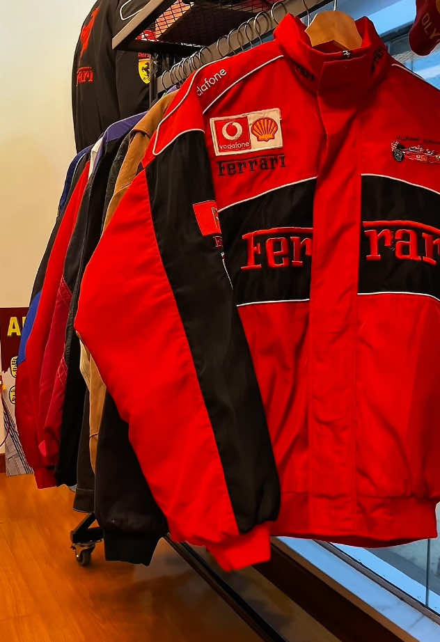 Reestock en Tienda Fisica 🏮 Av. Benavides 347 Tienda 56 Miraflores 📍 Horario: Lunes - Sabado de 12pm a 7pm  #vintage  #paratiiiiiiiiiiiiiiiiiiiiiiiiiiiiiii  #retro  #fyp  #vintagestyle  #streetwear  #aesthetic  #carhartt  #racing 