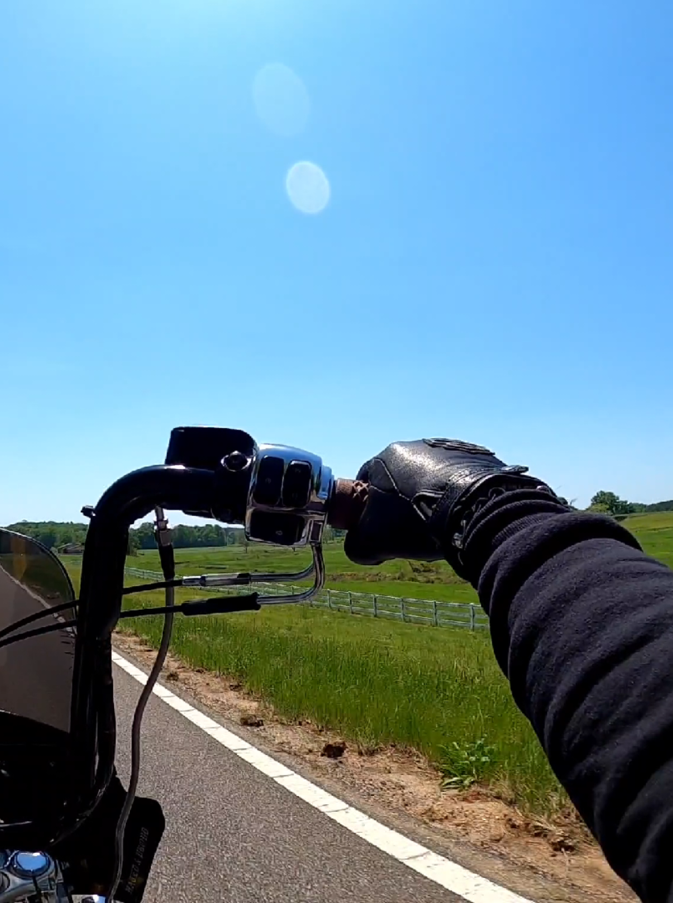 it feels good to heal ◇ ◇ ◇ ◇ #healing #SelfImprovement #Love #country #music #motorcycle #harleydavidson #sportster1200 #sportster #daily 