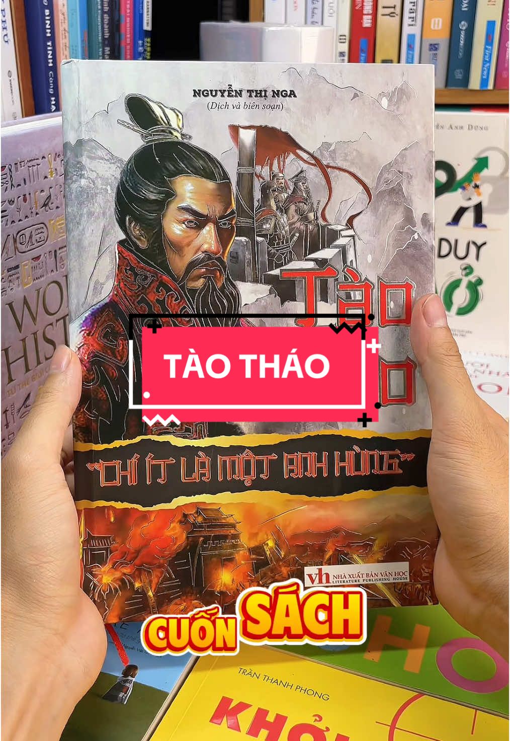 Tào Tháo – Gian Hùng Hay Thiên Tài? Bí Mật Vị Kiêu Hùng Gây Tranh Cãi Nhất Tam Quốc! Tào Tháo – kẻ bị lịch sử gọi là “gian hùng”, nhưng lại là bậc kỳ tài chính trị, quân sự và chiến lược bậc nhất thời Tam Quốc. Cuốn sách “Tào Tháo” không chỉ kể lại cuộc đời đầy sóng gió của ông, mà còn bóc tách những toan tính đỉnh cao, thủ đoạn khôn ngoan và tầm nhìn vượt thời đại của một bậc đại nhân vật. Bạn sẽ hiểu: 	•	Vì sao Tào Tháo vừa bị căm ghét vừa được khâm phục? 	•	Làm thế nào ông thống nhất phương Bắc và đặt nền móng cho nhà Ngụy? 	•	Những bài học về quản trị, dụng người, và chiến lược vẫn còn nguyên giá trị cho đến hôm nay. Đọc “Tào Tháo” – để thấy rõ ranh giới mong manh giữa thiên tài và gian hùng, giữa yêu – ghét – nể – sợ! Sở hữu ngay nếu bạn yêu lịch sử, đam mê lãnh đạo và khao khát hiểu sâu tâm thế của một vĩ nhân lẫy lừng!#tiemsachbinhyen #BookTok #sachhay #sách #reading #taothao 