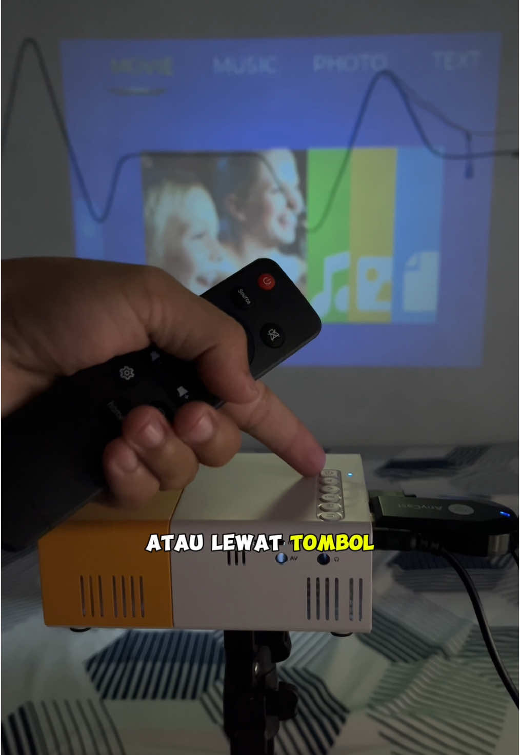 Membalas @Mr.Man99 Spill cara sambung proyektor mini YG300 ke hp/laptop pakai dongle hdmi✨ #proyektormini #yg300 #miniprojector #proyektorandroid #proyektormurah #virgoestetik 