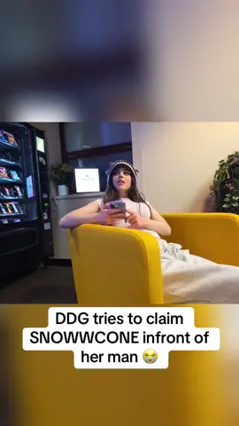 at least he got a hug #snowwcone #ddg #streamer #streameruniversity #kaicenat #twitch #foryoupage #fyp 