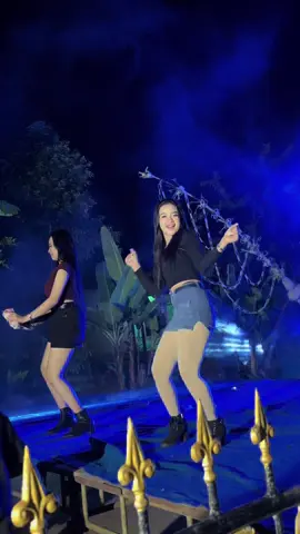 Idolane cah-cah………….@fidellaaaptrr @hellonovii  #dj #ceksound #dancer #horegmania_official #fyppppppppppppppppppppppp 