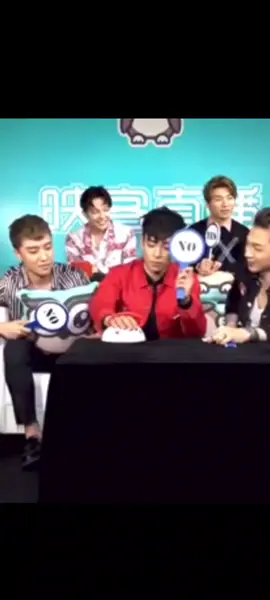 #BIGBANG the way he got so shy afterwards 🥹🥹 #TOP #TABI #bigbangkpop #bigbangvip #fyp #fyp #fup #fup #fypppppppppppppppppppppp #xyzbca #viral #fypシ #