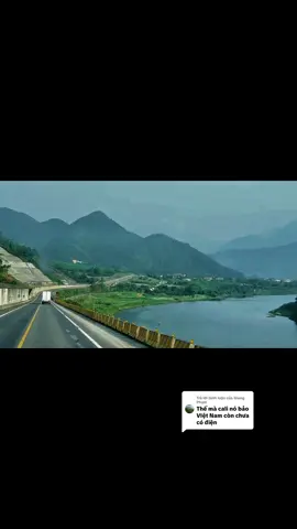Trả lời @Giang Phạm nếu bạn có lộ trùnh từ huế - đà nẵng và ngược lại. Thay vì chọn đi hầm hải vân. Thì có thể chọn Cao Tốc La Sơn - tuý loan. Đoạn qua hầm mũi trâu và rừng Quốc gia bạch mã.  Cao tốc này cảnh rất đẹp và hùng vĩ. Đường hơi nhỏ và chỉ có 2 làn đường xe chạy. Tốc độ tối đa là 70km có đoạn chi cho 60km. Đường quanh co và rất tức dốc lưu ý tuân thủ biển báo và tốc độ. Vì csgt ở đây làm rất căng nhé. 
