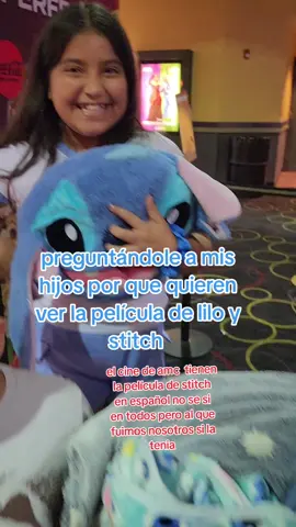 en el cine #amctheaters tenían la película de #stitch en español no se si en todos pero al que nosotros fuimos si la tenían en español 