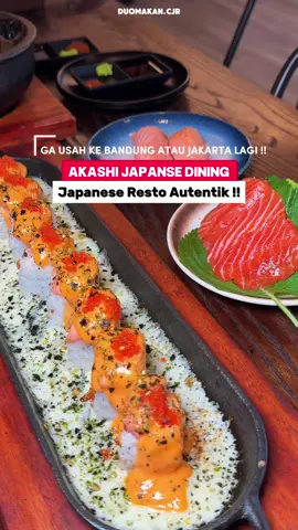 GA PERLU KE BANDUNG ATAU KE JAKARTA BUAT NYARI JAPANESE RESTO YG AUTENTIK 🤩 KARNA DI SUKABUMI ADA CUY !!  MATCHA LATTENYA APA LAGII WAJIB PISAN COBAINN !! ✅ GA NYANGKA SH DISUKABUMI ADA YANG BEGINIANN... BIASA NYARINYA MIE GORENG, SOTO MIE, OTAK OTAK..  DAN TERNYATA JAPANESE RESTO YANG BEGINI CUY ✅ .  HARGA : MASIH OKEH BGT LOOHH !!  .  AKASHI JAPANESE DINING 📍JL PELABUHAN NO 271 MASUK KE BENGKEL VANALI MOTOR  ⏱️11. 00 - 21.00 .  SELAMAT MENCOBA .  #DUOMAKANCJR #JAPANESERESTO #SUKABUMI #KULINERSUKABUMI #SALMONSASHIMI #AKASHIJAPANESERESTO #AKASHIJAPANESEDINING #VANALIMOTOR #MAKANANJEPANG #SUSHI #fyppppppppppppppppppppppp 