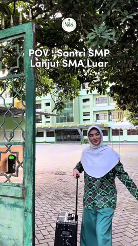 “Ada masa aku ingin lepas dari pondok. Rasanya lelah, ingin suasana baru, ingin jadi ‘remaja biasa’. Tapi setiap aku melangkah pergi, hati ini justru makin berat. Mungkin ini bukan penjara... ini penjagaan.” @progresiftv  @sekolahprogresifbumishalawat  #SantriBerjuang #HijrahHati #PanggilanPesantren #asramaputri #pondokpesantrenbumisholawat #mondokitukeren#fyp 